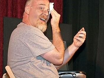 Markus Veith gewährt in seinem Programm "Lampenfieber" einen Blick hinter die Kulissen der Schauspielerei. Foto: Klaus Klaschka