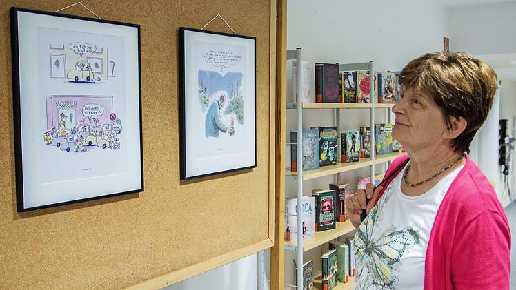 "Ich finde die lockere Art, wie Karikaturen Themen ansprechen, einfach super", sagte Edelgard Stahl aus Haßfurt bei der Eröffnung der Karikaturen-Ausstellung "Glänzende Aussichten". Foto: Ulrike Langer
