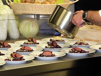 Hochbetrieb herrschte beim ersten Rhöner Bio-Kochkurs für Gastronomen in der Umweltbildungsstätte Oberelsbach. Am 15. Januar 2019 findet zum zweiten Mal ein Praxis-Workshop unter dem Motto "Regional - Fair - Bio" statt. Sandra Söder