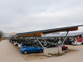 Der P+R-Parkplatz an der Kronacher Straße soll bald kostenlos nutzbar sein. Foto: Matthias Hoch