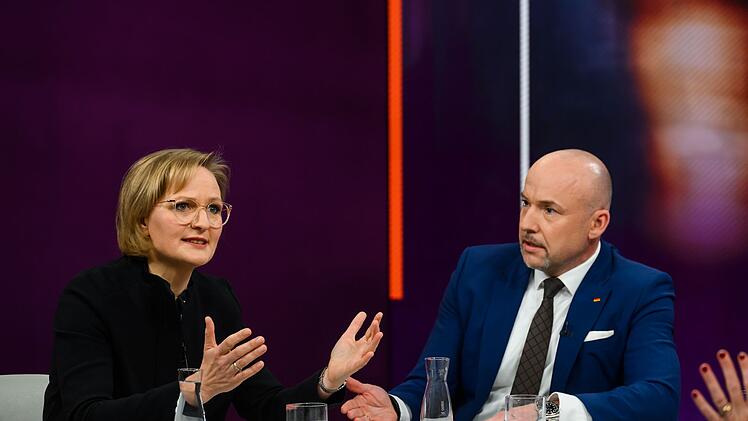 "Es macht alles keinen Sinn", konnte sich Franziska Brantner (Parteivorsitzende der Grünen) die Ausgabe von Millliarden ohne Finanzierungsplan nicht erklären.