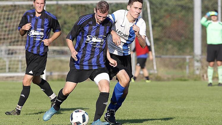 Bastian Walz (l.) setzt sich gegen Dominik Stapf durch.