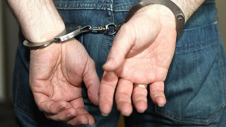 Ein 41 Jahre alter Mann aus Nürnberg soll kannibalistische Fantasien gehabt und im Netz nach potenziellen Opfern gesucht haben. Symbolfoto: Matthias Hoch