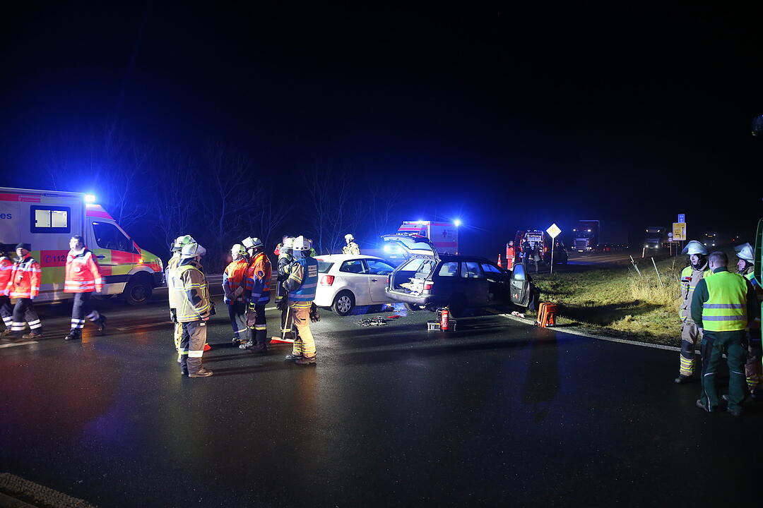 Oberfranken: Schwerverletze nach Frontalcrash an Autobahnauffahrt