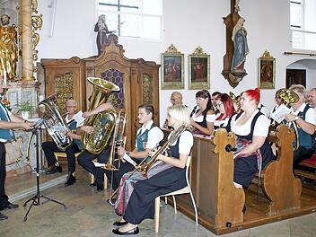 Die Blaskapelle beim Jubiläumsgottesdienst  Foto: pr