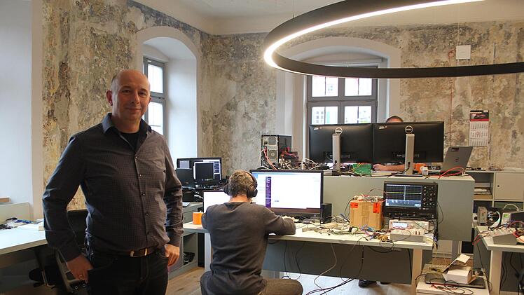 Wolfgang K&ouml;cher ist stolz auf seine internationale Crew. Bei ESR Labs arbeiten Computer-Spezialisten aus 25 Nationen. Sonny Adam