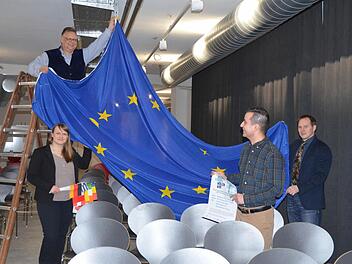 Miriam Hegner, Martin Stingl, Kanat Akin und André Röttger bereiten die kultur.werk.stadt für den Bürgerdialog vor. Foto: Rainer Lutz