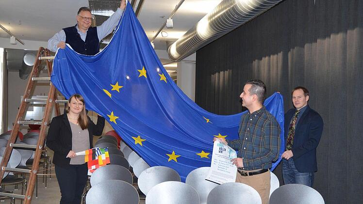Miriam Hegner, Martin Stingl, Kanat Akin und André Röttger bereiten die kultur.werk.stadt für den Bürgerdialog vor. Foto: Rainer Lutz