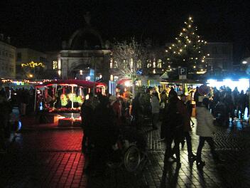 Auch am Altstadt-Advent auf dem Marktplatz und in den Straßen ist der Verein für Wirtschaft und Stadtmarketing beteiligt.  Fotos: Winfried Ehling