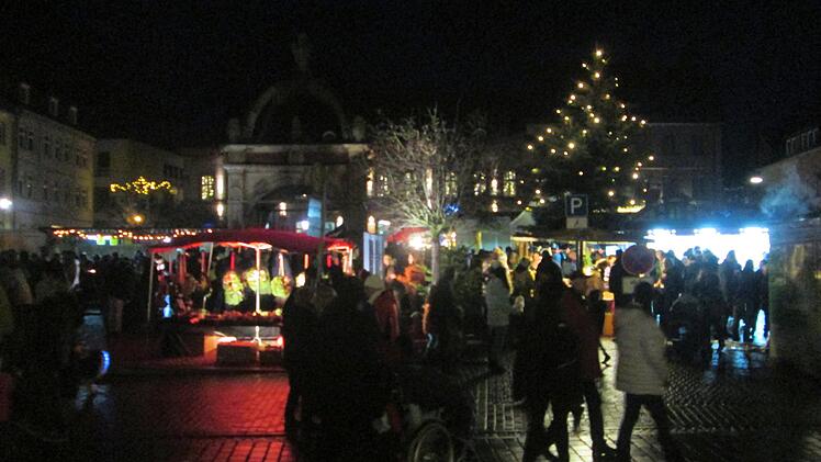 Auch am Altstadt-Advent auf dem Marktplatz und in den Straßen ist der Verein für Wirtschaft und Stadtmarketing beteiligt.  Fotos: Winfried Ehling