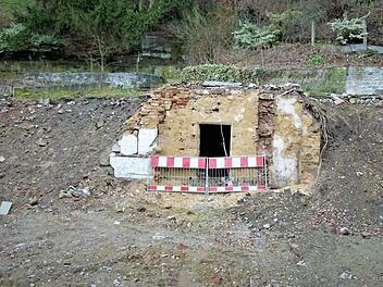 So sah der Kellerzugang nach dem Abriss des Anwesens Kauerndorf 19 aus, inzwischen ist er neu befestigt. Die Gestaltung des Areals um das Anwesen zählt zu den anstehenden Großprojekten, die den Ködnitzer Haushalt besonders prägen.