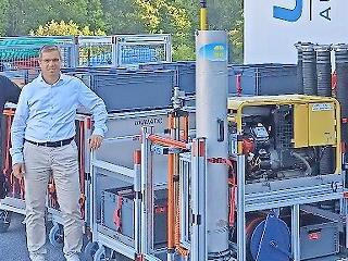 Feuerwehrtechnik made im Coburger Land: Oliver Stadter (links) und Alexander Raps haben bei der Firma Unimatic in Grub am Forst ein Beladungssystem für den Einsatz in Feuerwehrfahrzeugen entwickelt.