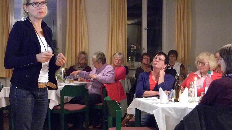 Angela Dietz referierte über unser Kommunikationsverhalten.