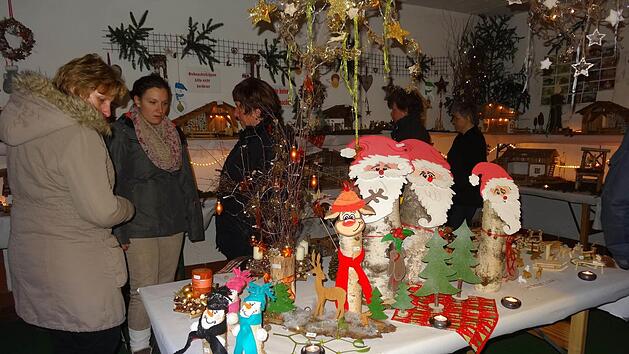 Der Advents- und Weihnachtsmarkt in Langenleiten ist mehr als ein Markt mit Verkaufsst&auml;nden. Er findet am Samstag, 19., und Sonntag, 20. November, statt. An beiden Tagen wird die Dorfstra&szlig;e zur Fu&szlig;g&auml;ngerzone. Foto: Marion Eckert