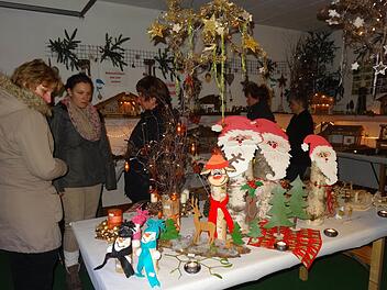 Der Advents- und Weihnachtsmarkt in Langenleiten ist mehr als ein Markt mit Verkaufsständen. Er findet am Samstag, 19., und Sonntag, 20. November, statt. An beiden Tagen wird die Dorfstraße zur Fußgängerzone. Foto: Marion Eckert