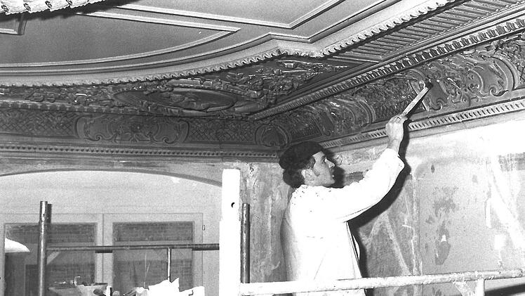 Renovierungsarbeiten in der Jugendherberge im Ketschendorfer Schloss im Januar 1984Foto: CT-Archiv