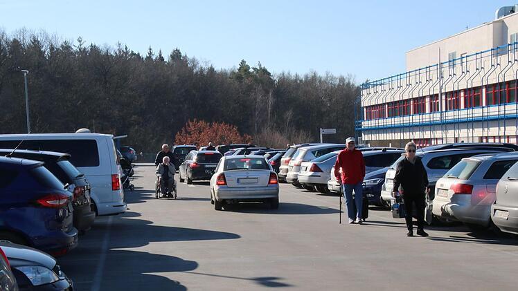 Schwerbehinderte und Mütter mit Kindern sollten theoretisch ganz oben im Parkhaus Plätze finden.