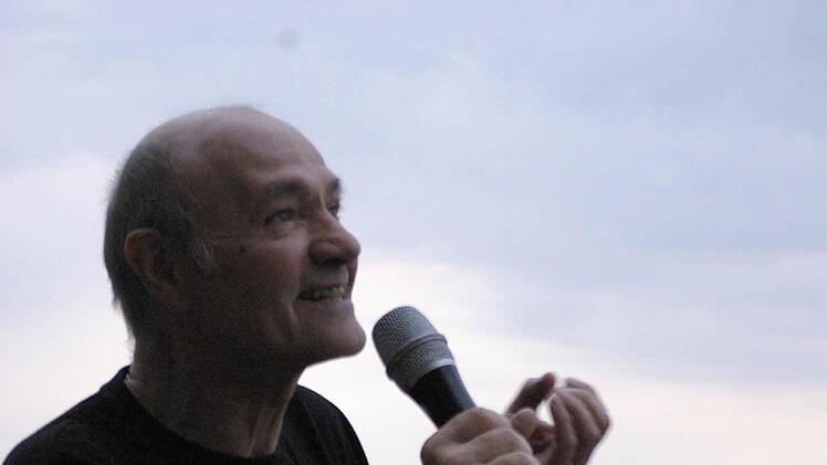 Peter Hub von der Theatergruppe der Disharmonie tritt in Bad Br&uuml;ckenau auf. Fotos: Archiv/Winfried Ehling