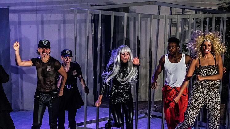 Die Musical Comedy "Blues Brothers in Prison" feierte Premiere auf der Waldbühne Heldritt.Foto: Jochen Berger