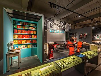 Blick in die Mönchshof-Museen: Aus den 1930er und 1950er Jahren stammen die Exponate der original nachgebauten Metzgereien im Gewürzmuseum. Foto: BR/Archiv