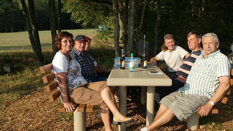 Unser  Foto zeigt (von links) Helga Frank,  Leo Fell, Gabi Schottdorf, Edgar Wirth, Dietmar Hack und  G&uuml;nther Frank. Foto: Erich Grase