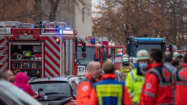 "Es waren drei bis vier Meter hohe Flammen": Dachstuhl von Wohnhaus in Vollbrand
