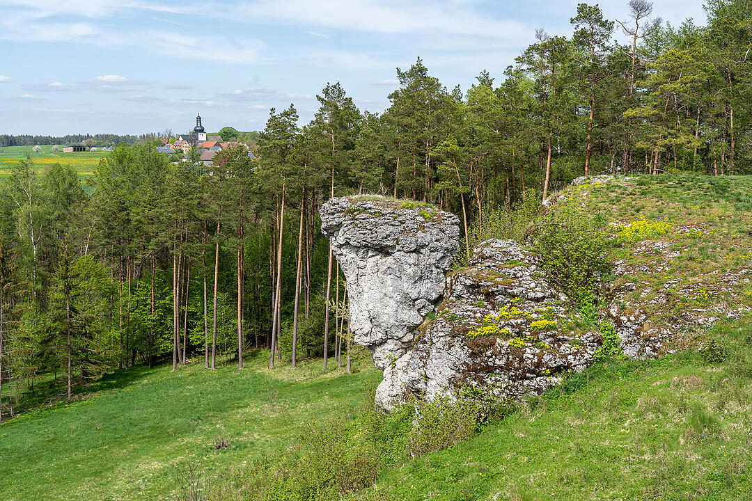 Der große Burgfels dient als toller Aussichtspunkt.