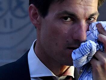 Auf der Wahlparty des neuen Oberb&uuml;rgermeisters in Freiburg kam es am Sonntagabend zu einem Angriff auf Martin Horn (33). Er wurde verletzt. Foto: Patrick Seeger/dpa