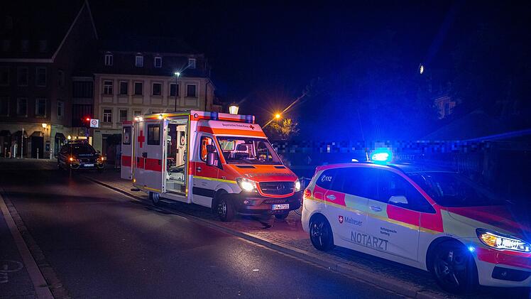 Partybrücke in Bamberg: Alkoholisierter Mann stürzt von Brüstung
