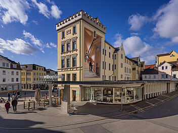 Coburg: Immobilienbesitzer kritisiert "Leichentuchfassaden" - und geht einen drastischen Schritt Coburg: Immobilienbesitzer kritisiert "Leichentuchfassaden" - und geht einen drastischen Schritt