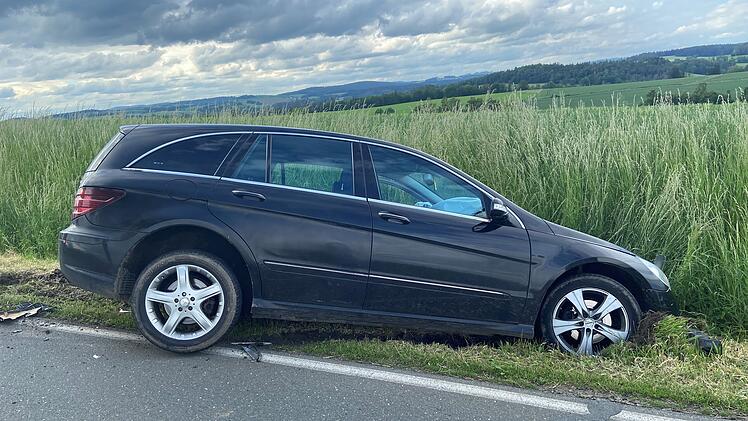 Marktschorgast: Frau (71) bei Autounfall schwer verletzt - Mann (45) begeht gleich mehrere Straftaten