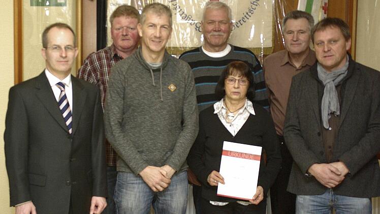 Der besondere Dank von Kreisvorsitzenden Siebel (l.) galt den Spendern, die 100 Mal oder mehr Blut spendeten. Es sind (v. l.) Dietmar Vogt, Udo Heim, Wendelin Aul, Brigitte Lell, Gregor Holzinger und Armin Wahler.