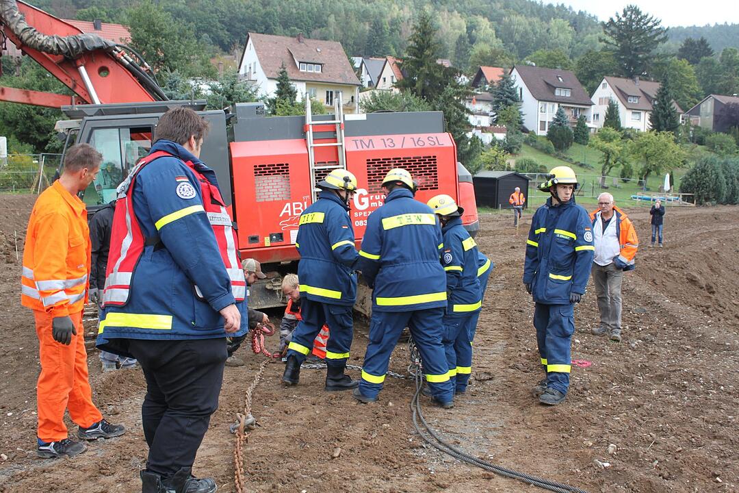 Sattelzug droht in Kulmbach zu kippen