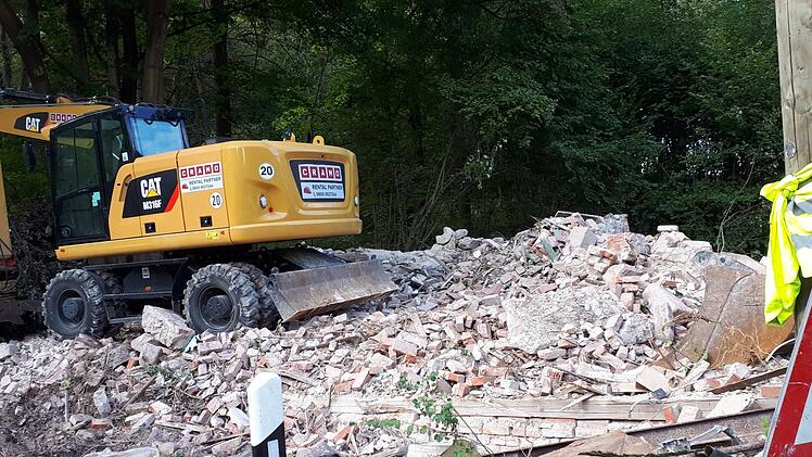 Ein Haufen Bauschutt ist alles, was noch vom Brücknershaus zu sehen ist. Rainer Lutz