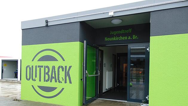 Das Jugendzentrum "Outback" in Neunkirchen am Brand.  Foto: Petra Malbrich