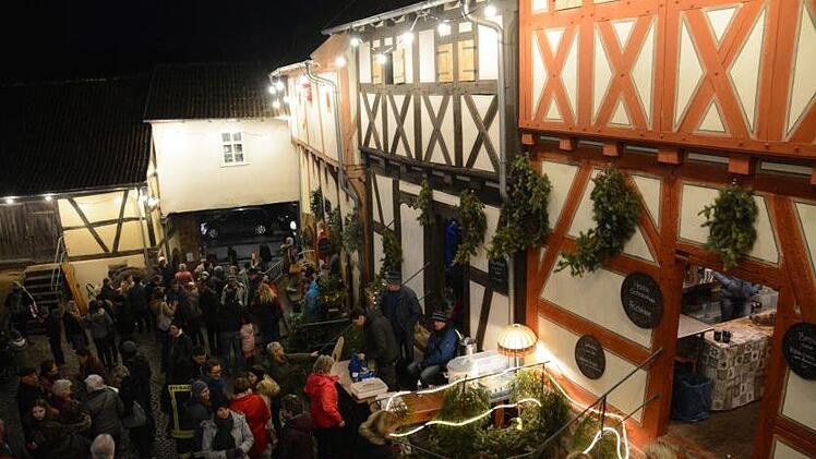 Blick auf den Adventsmarkt.Elisabeth Assmann