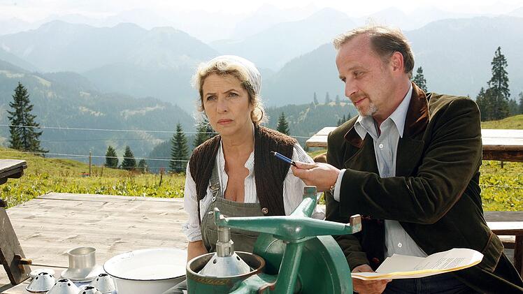 Georg Ametsrieder (Alexander Held), B&uuml;rgermeister und Wirt in Reichertsbrunn, wirbt in letzter Zeit stark um Sennerin Ariane (Michaela May). Doch sie traut ihm nicht, er hat sie schon einmal betrogen.