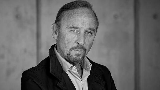 Der Schauspieler Alexander Held ist &uuml;berraschend verstorben. Der "M&uuml;nchen Mord"-Star wurde 67 Jahre alt.
