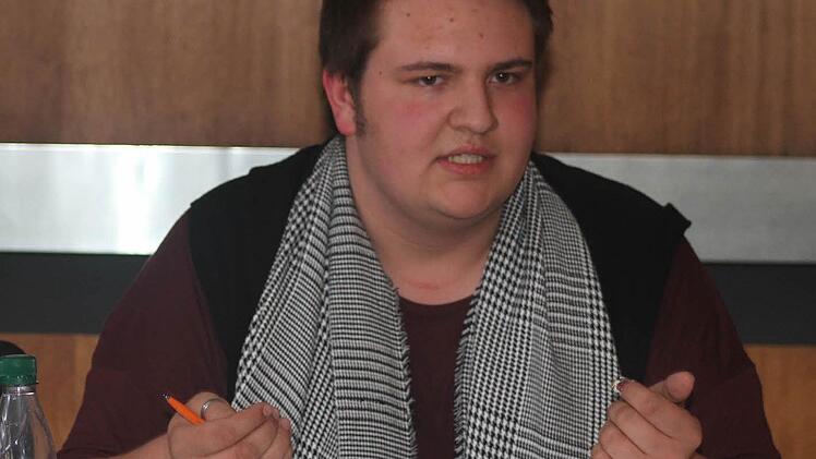 Sitzungsleiter beim "Jungend-Gemeinderat" war Jonas Gleich (17). Foto: Sonja Adam