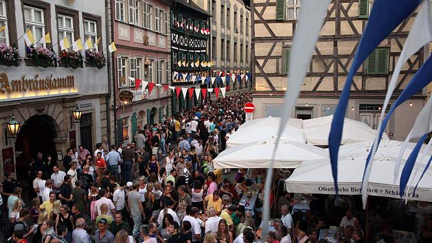 Die Wirte im Sand wollen in die Gespr&auml;che um die Zukunft der Sandkerwa in Bamberg eingebunden werden.  Foto: RiegerPress/Archiv