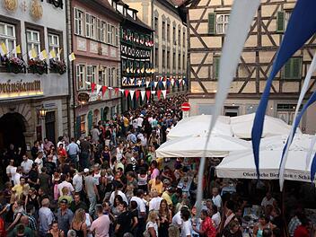 Die Wirte im Sand wollen in die Gespräche um die Zukunft der Sandkerwa in Bamberg eingebunden werden.  Foto: RiegerPress/Archiv