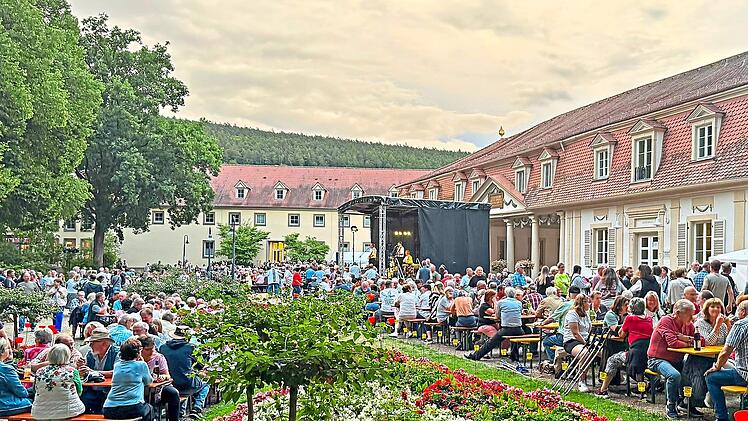 Der Kurpark war bei der Gartenparty bestens gef&uuml;llt.