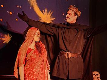"Leonce und Lena": Fröhlich-bunt und heiter-melancholisch.  Fotos: Ronald Rinklef