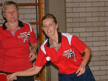 Beim TTC Wallenfels bildeten Ulla Hader (links) und Tanja Wernard elfmal ein Doppel. Beide kamen dabei auf eine Bilanz von sieben Siegen und vier Niederlagen.  Foto: Hans Franz