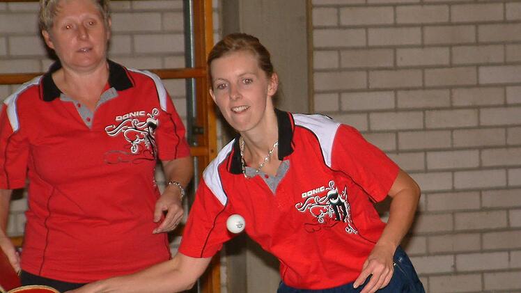 Beim TTC Wallenfels bildeten Ulla Hader (links) und Tanja Wernard elfmal ein Doppel. Beide kamen dabei auf eine Bilanz von sieben Siegen und vier Niederlagen.  Foto: Hans Franz