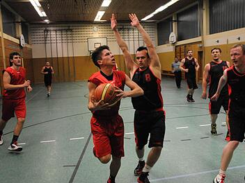 Nicht nur die Herrenmannschaft wartet darauf, in der erneuerten Halle wieder spielen zu können. Foto: Felix Winterer