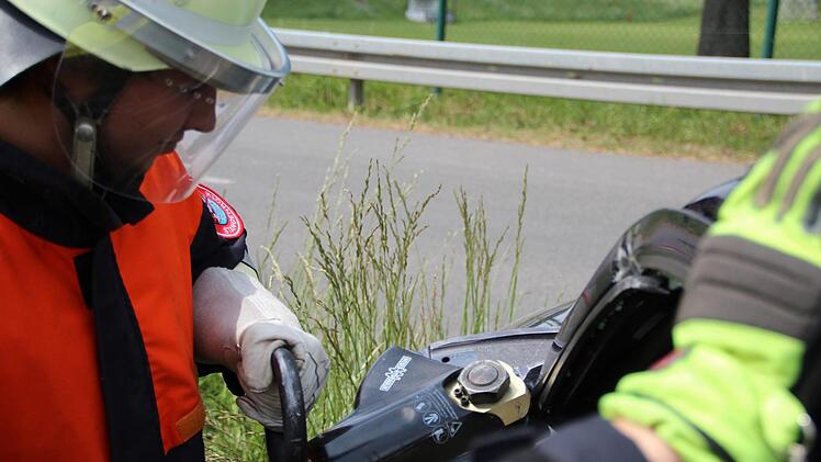 Arbeitsger&auml;te werden bereit gelegt.