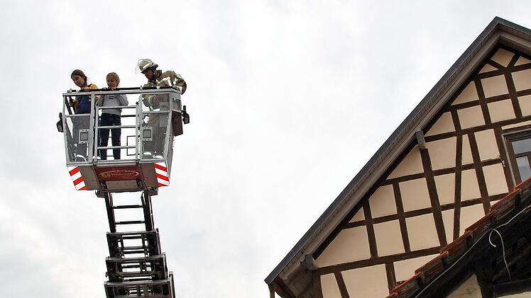 Mit der Zeiler Drehleiter ging es hoch hinaus beim Feuerwehrtag.