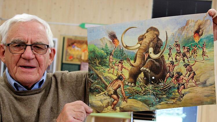 Bernd Reinhard zeigt, wie unsere Vorfahren in Franken ein Mammut jagten. Diana Fuchs