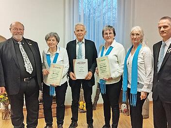 Ehrungen gab es beim Gesangverein Liederkranz Premich: (von links) Paul Antlitz (2. Vorsitzender), Wolfgang Sittler (Sängerkreisvorsitzende), Resi Beyer (zehn Jahre), Hubert Wehner (50 Jahre), Bettina Herbert (zehn Jahre), Monika Ziegler (1. Vorsi...